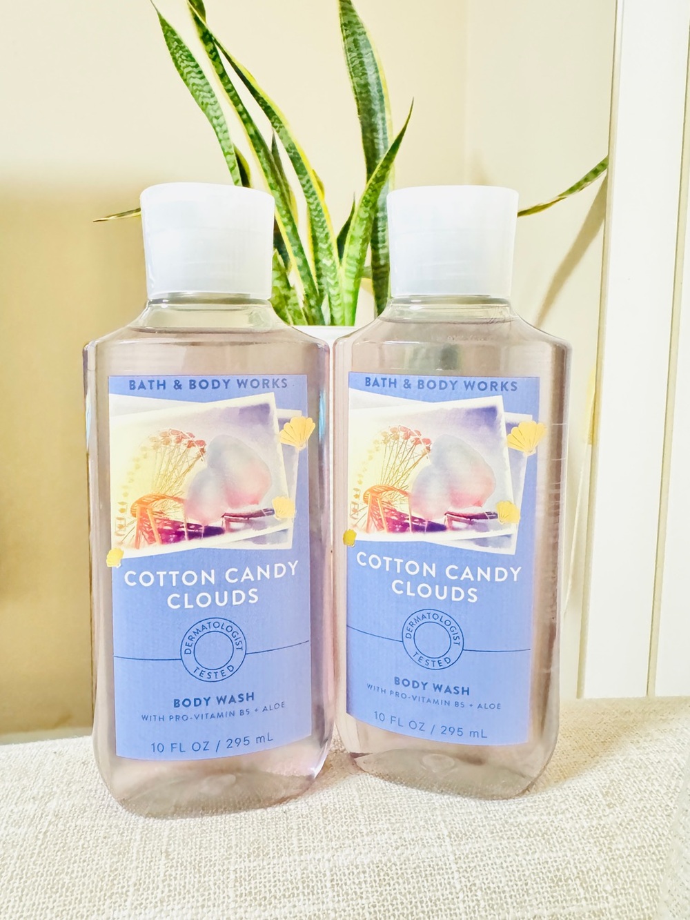 Bath & Body Works Cotton Candy Clouds Body Wash - Light Purple & White
